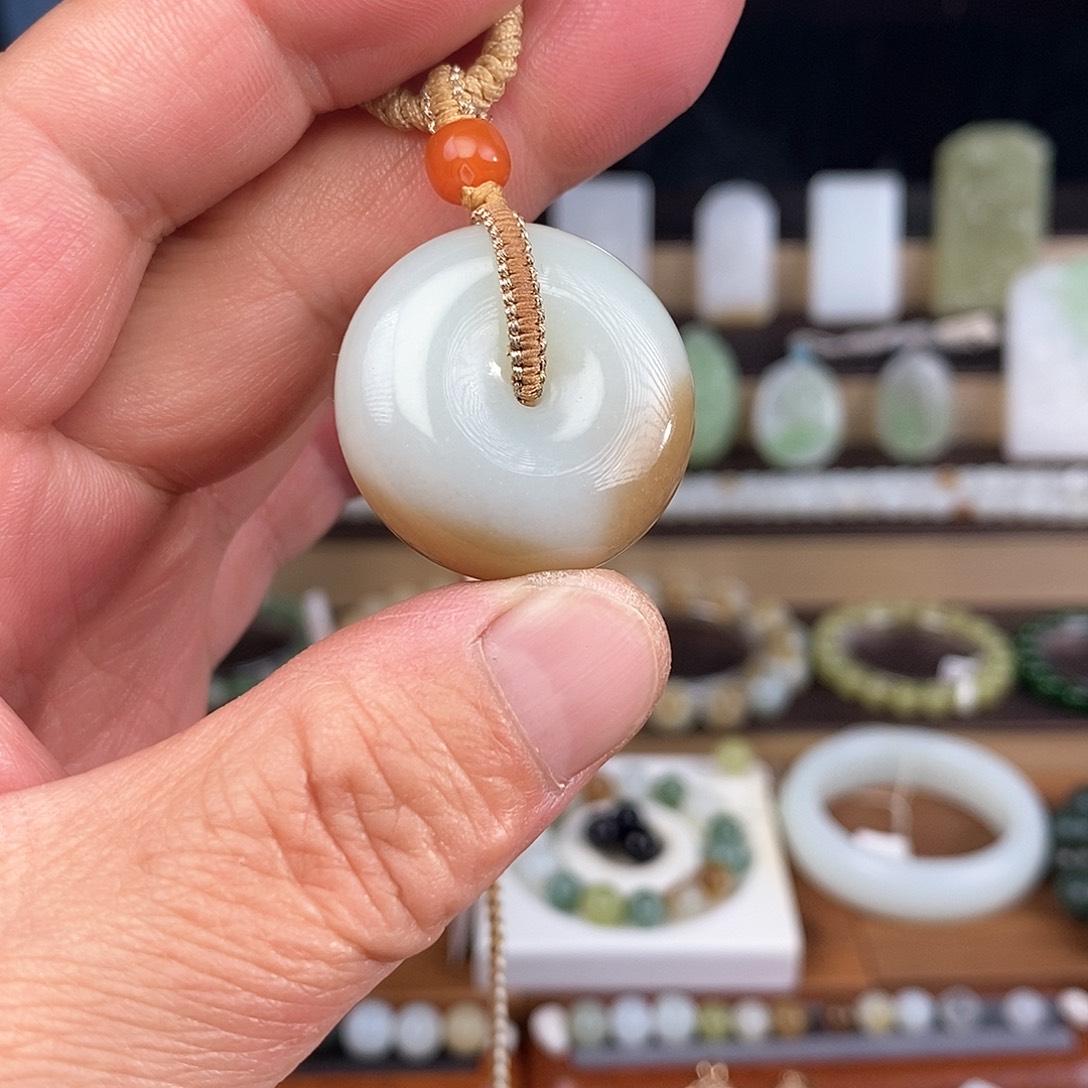 和田玉未镶嵌颈饰金山糖特细、平安扣