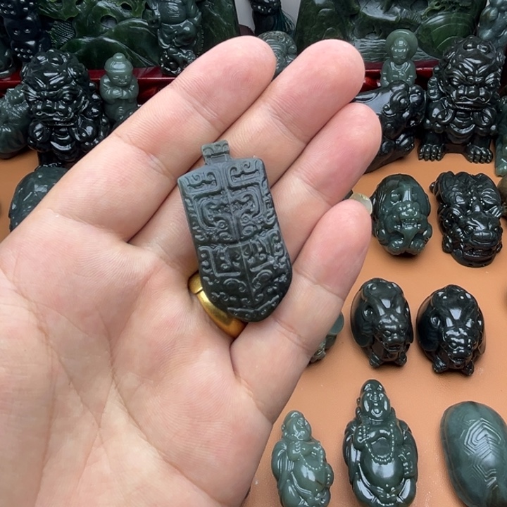 和田玉（糖玉）未镶嵌摆件