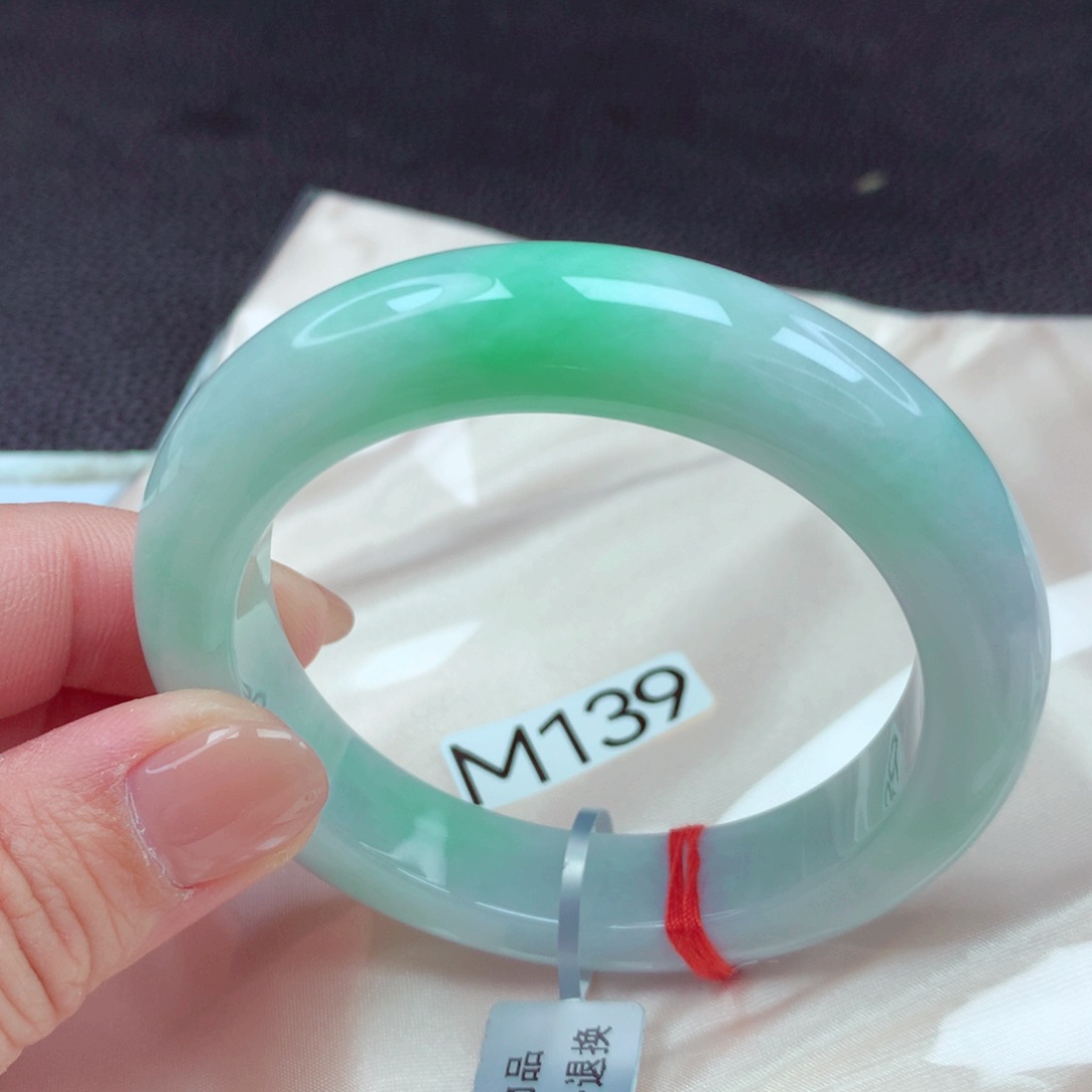 翡翠手镯未镶嵌手镯88