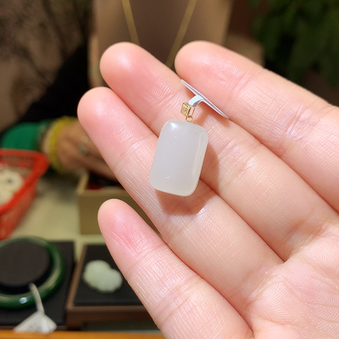 颈饰18K金镶嵌和田玉（白玉）和田玉平安牌