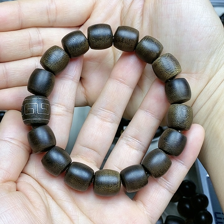 沉香手串世****事越南芽庄白棋楠