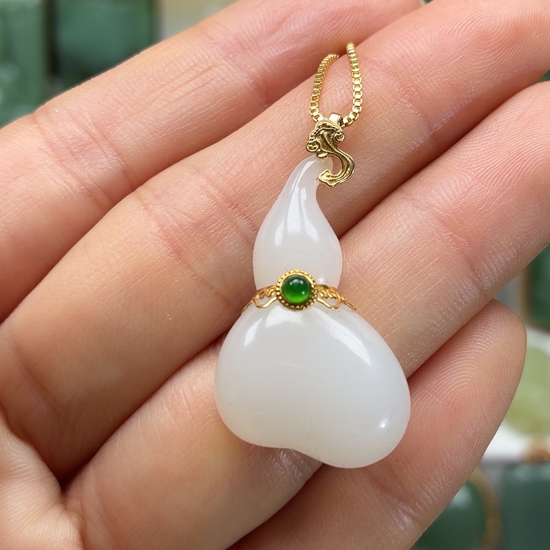 和田玉18K金镶嵌颈饰