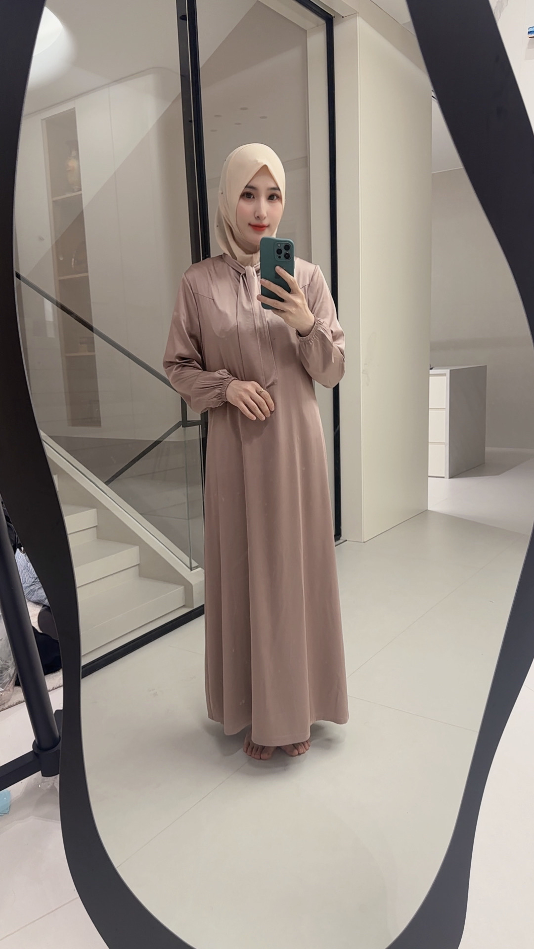 亮光微弹醋酸领结连衣裙