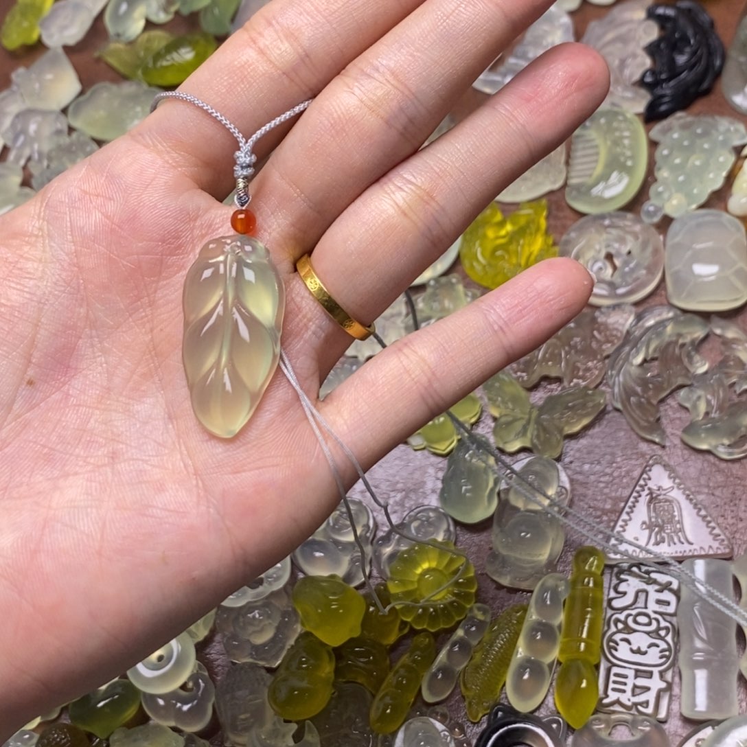 蛇纹石玉合金颈饰