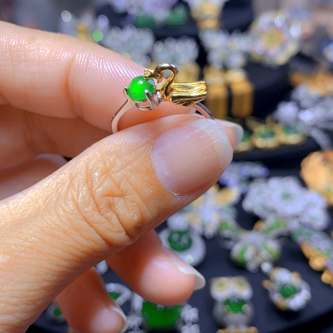 翡翠银S925镶嵌耳钉天然翡翠