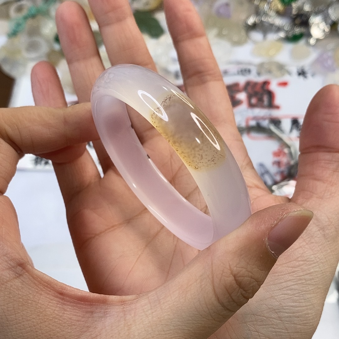 玛瑙/玉髓未镶嵌手镯A425。53.4圈。 瑕
