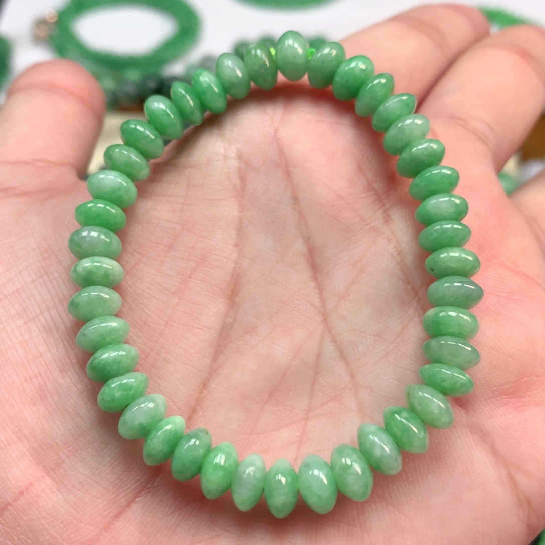 翡翠手链未镶嵌翡翠