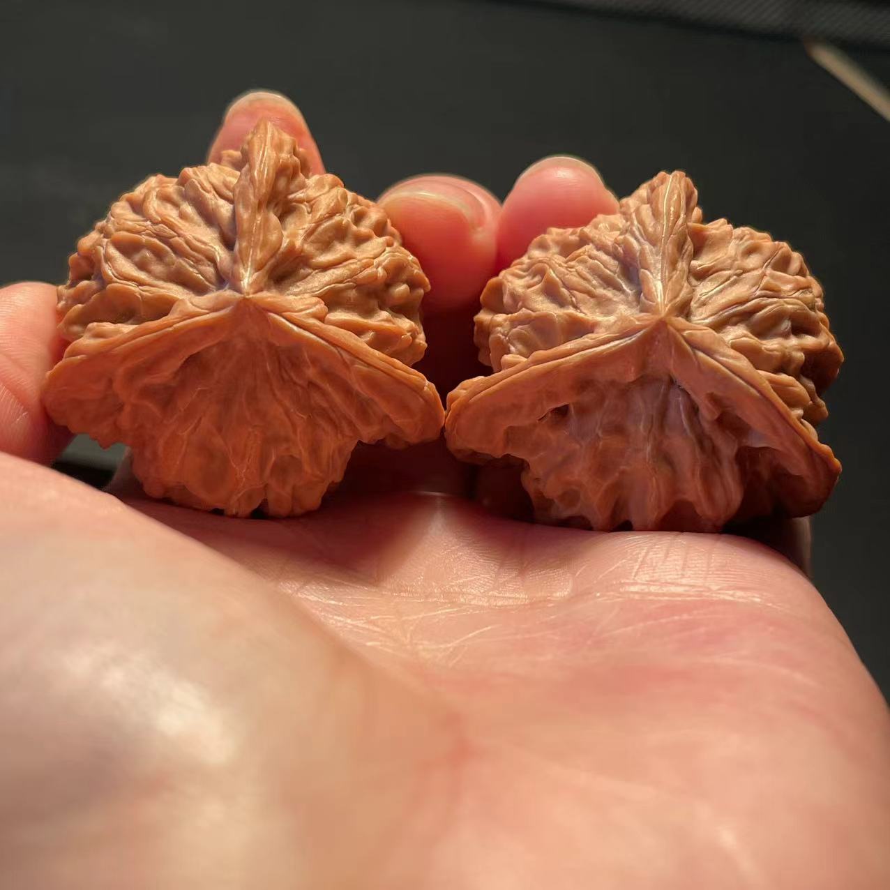 40以上三棱文玩核桃对核桃