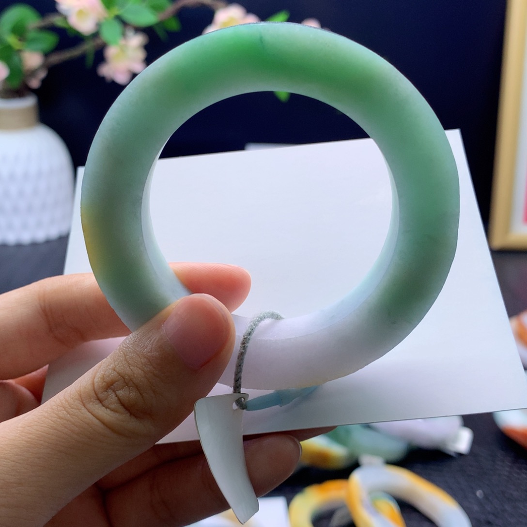 定制翡翠手镯未镶嵌