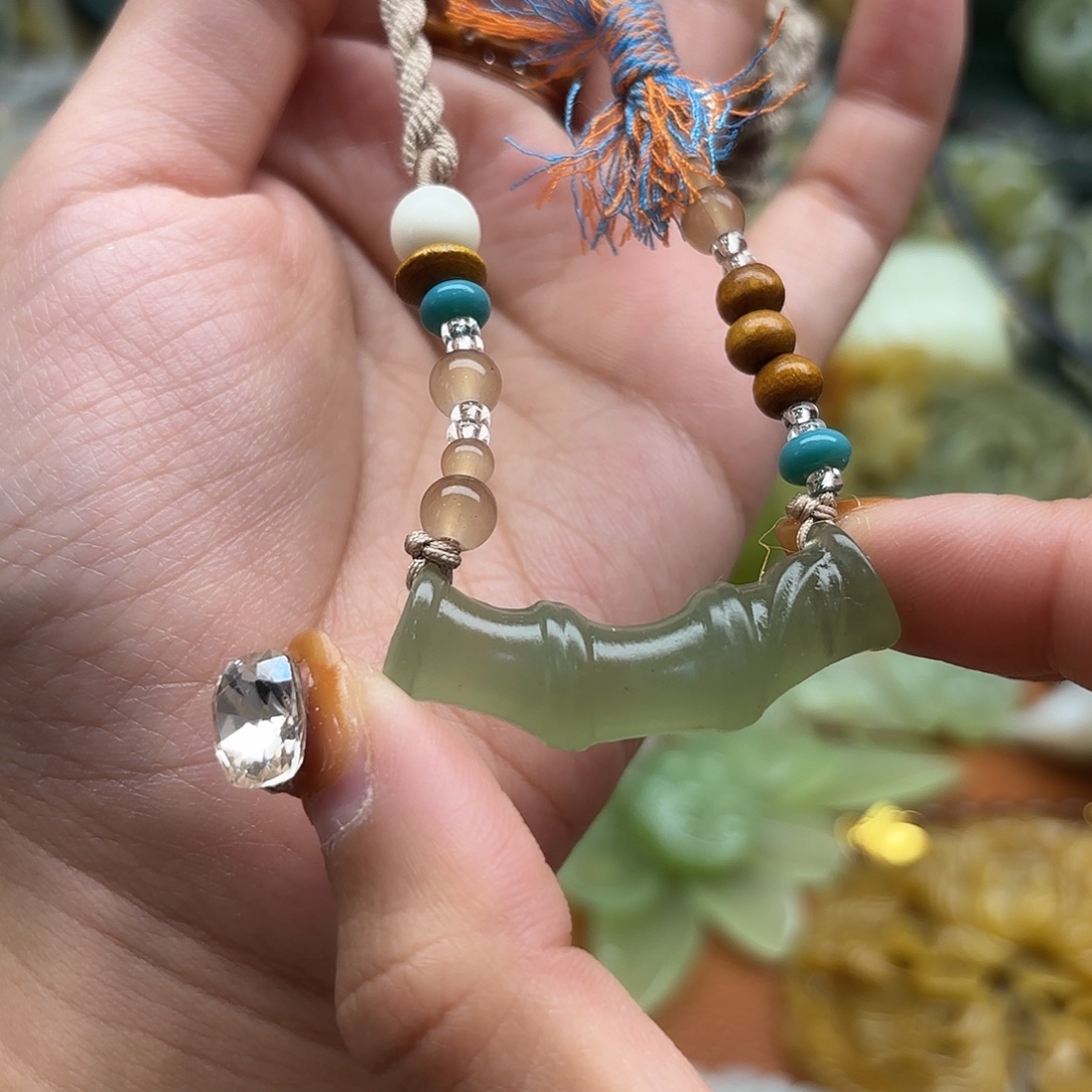 蛇纹石玉未镶嵌吊坠