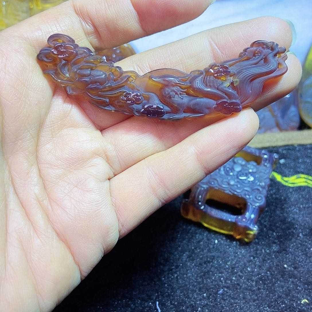 琥珀颈饰未镶嵌狐狸