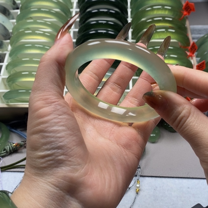 蛇纹石玉手镯未镶嵌