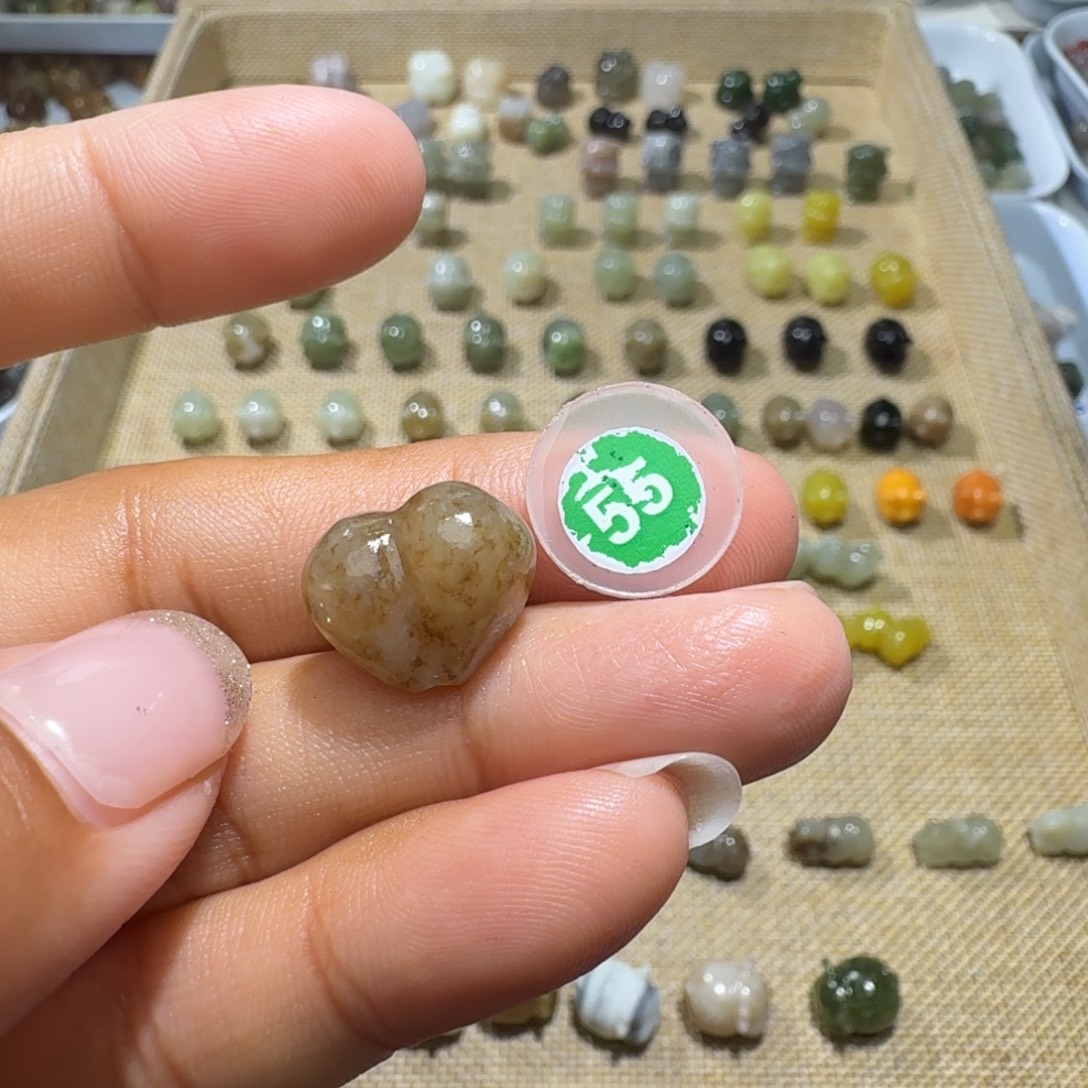 和田玉未镶嵌珠宝奇石