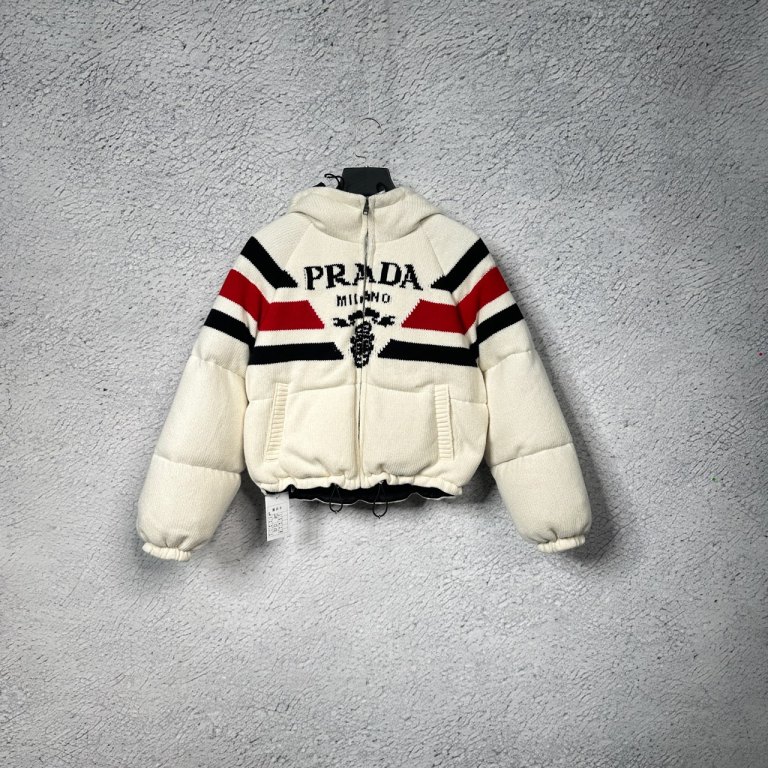 全新未使用 Prada/普拉达 白色大logo羽绒服
