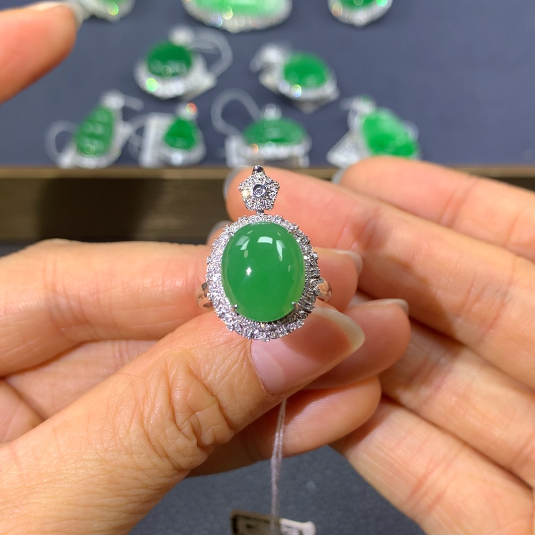 翡翠戒指18K金镶嵌翡翠