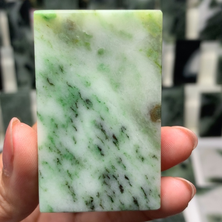 独山玉颈饰未镶嵌