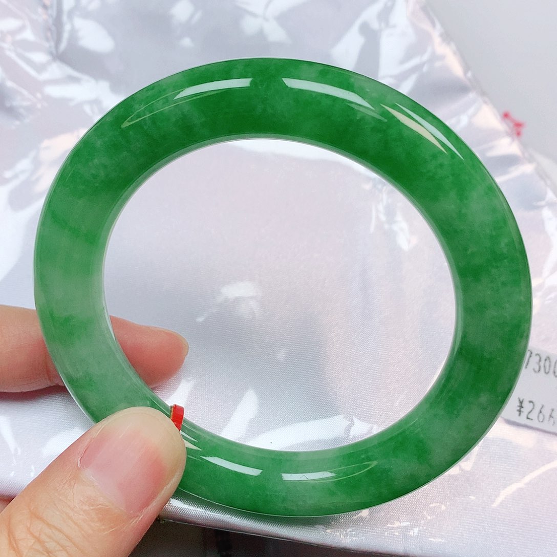 翡翠手镯未镶嵌抖音质检