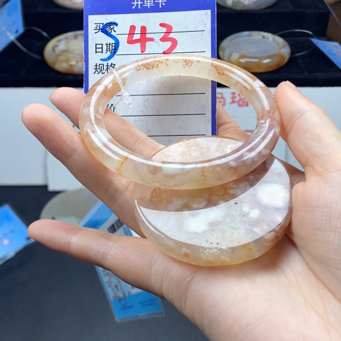 石英质玉手镯未镶嵌