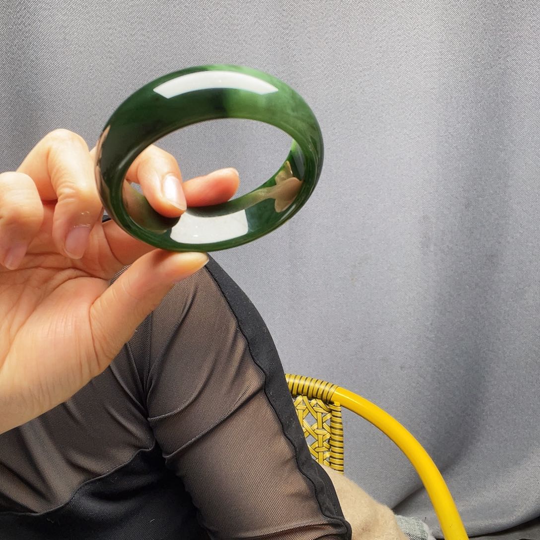 开***怀和田玉未镶嵌手镯