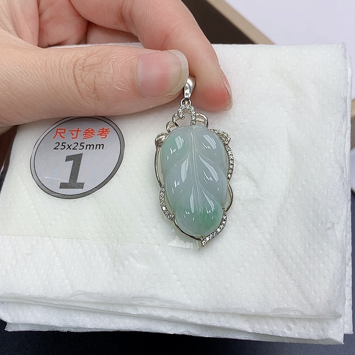 颈饰银S925镶嵌翡翠天然A货