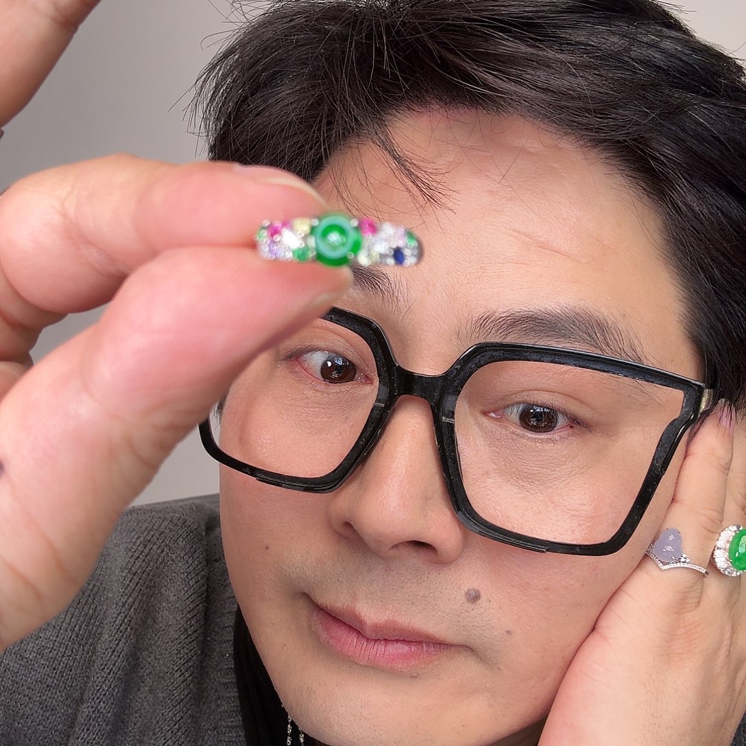 翡翠未镶嵌颈饰一件
