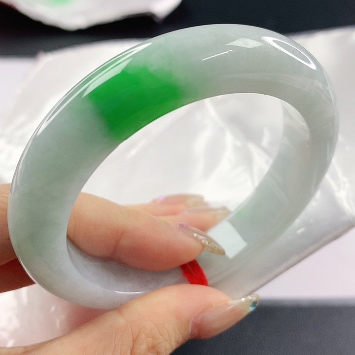 未镶嵌手镯翡翠，831