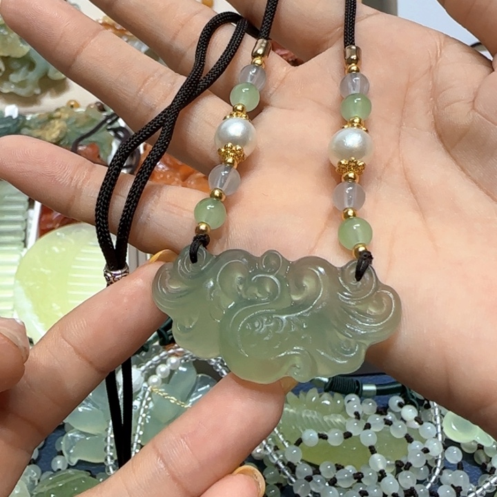 蛇纹石玉未镶嵌吊坠