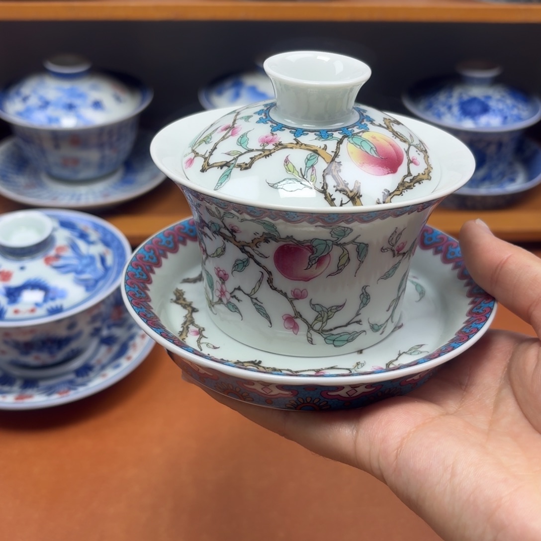 h***y景德镇瓷器精品陈列