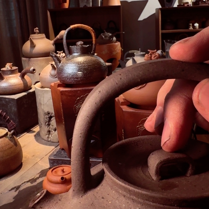 壶650cc提梁原矿黑陶泥提梁