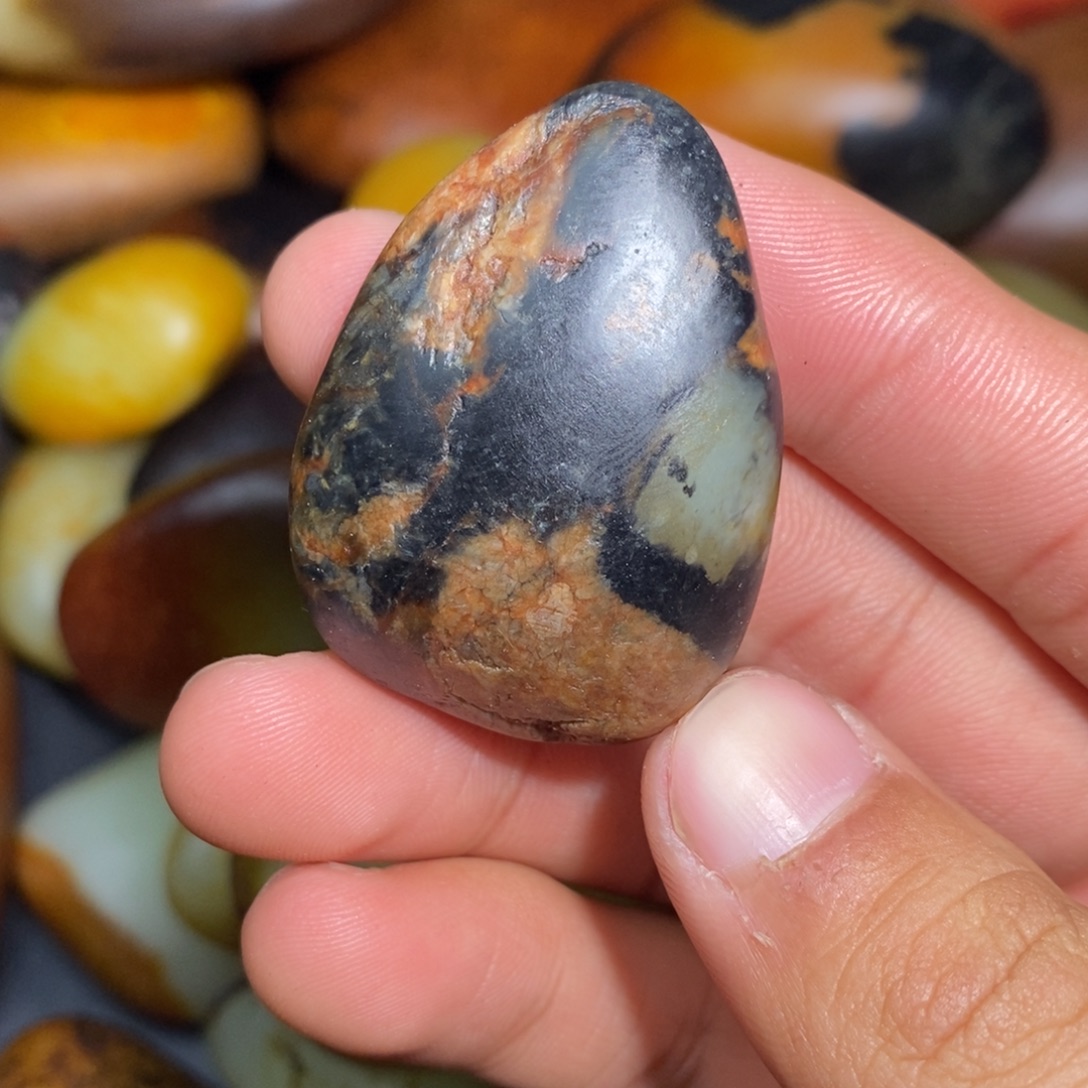 和田玉未镶嵌珠宝奇石