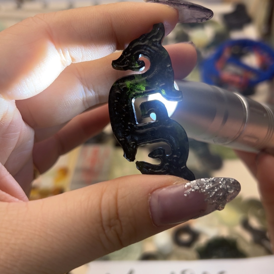 蛇纹石玉颈饰合金