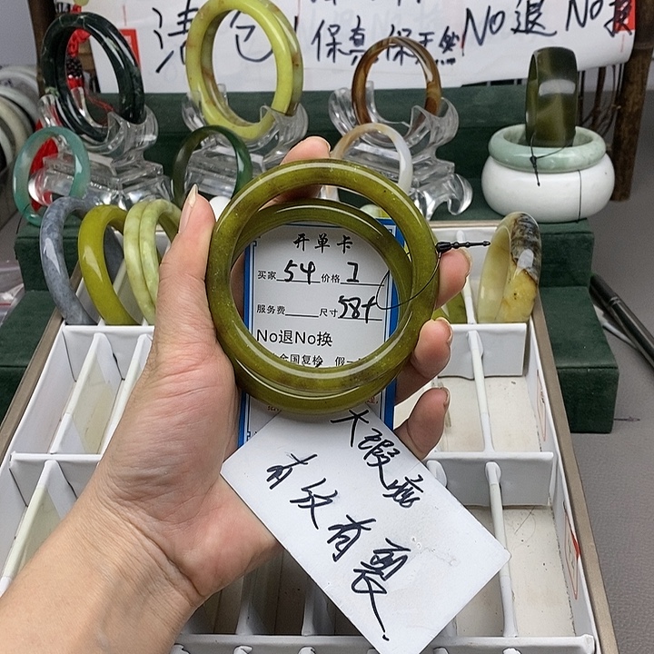 蛇纹石玉未镶嵌手镯