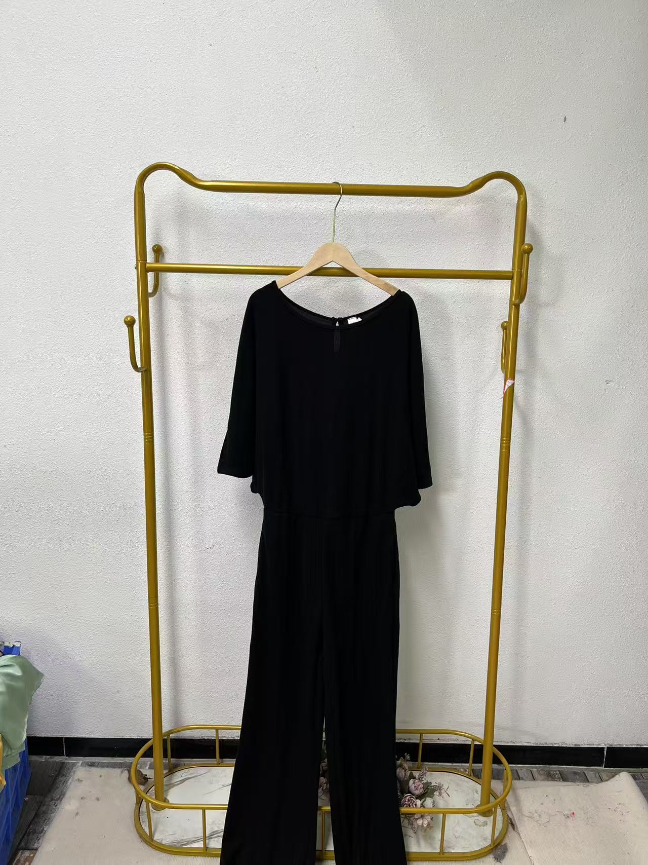 唯琳剪标   8仓A1-2-1242款   黑色蝙蝠短袖连体裤