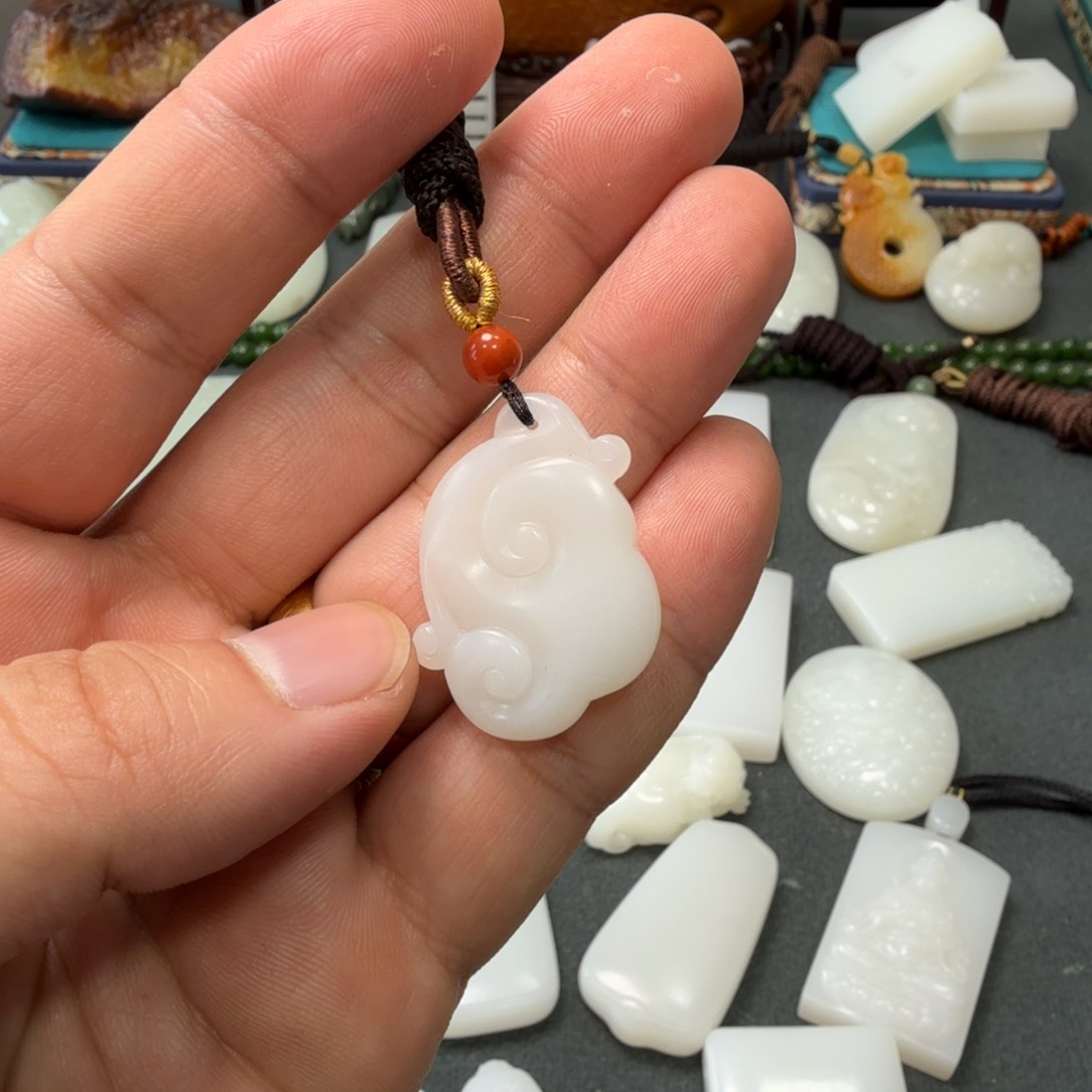 和田玉颈饰未镶嵌