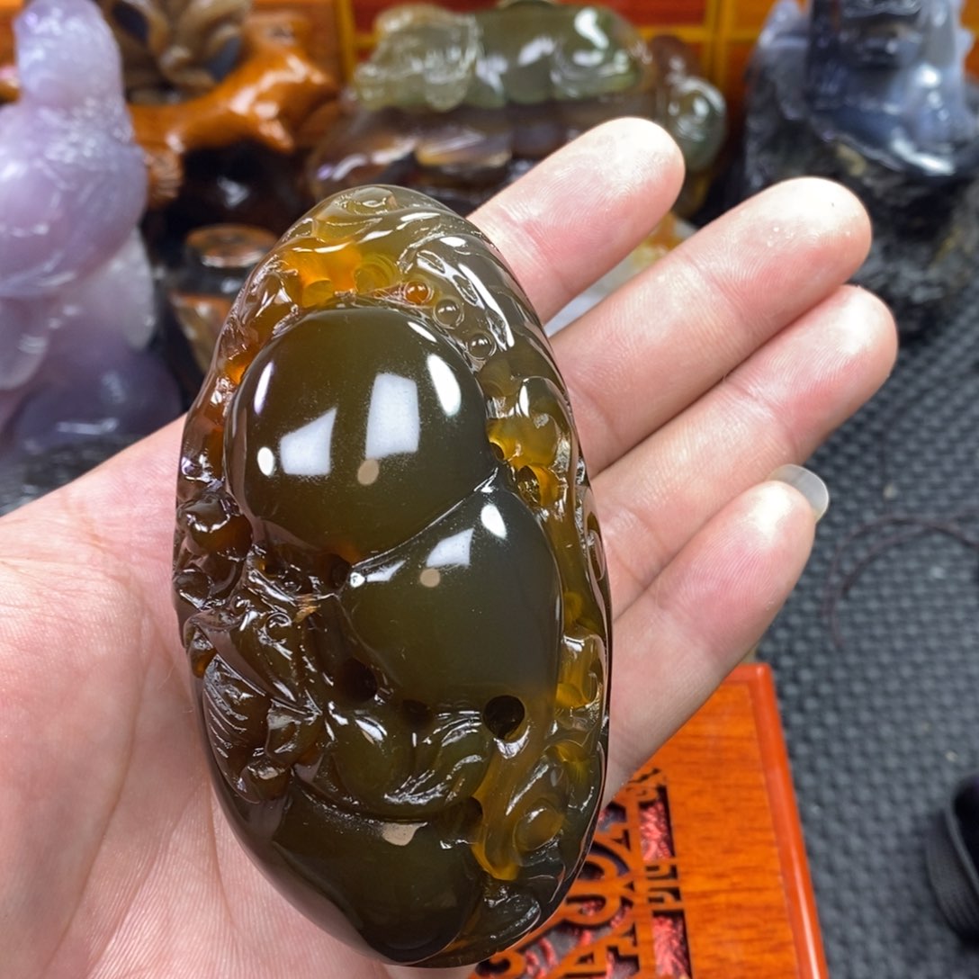 玛瑙/玉髓手把件未镶嵌隔***王