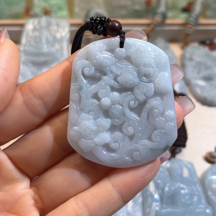 翡翠颈饰未镶嵌翡翠