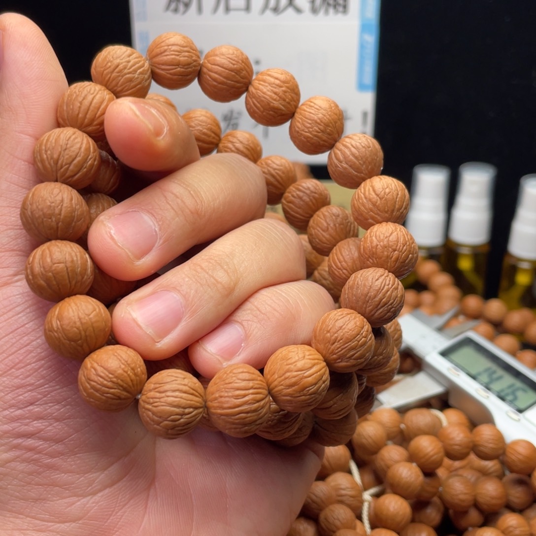 吊坠猴头核桃凤羽