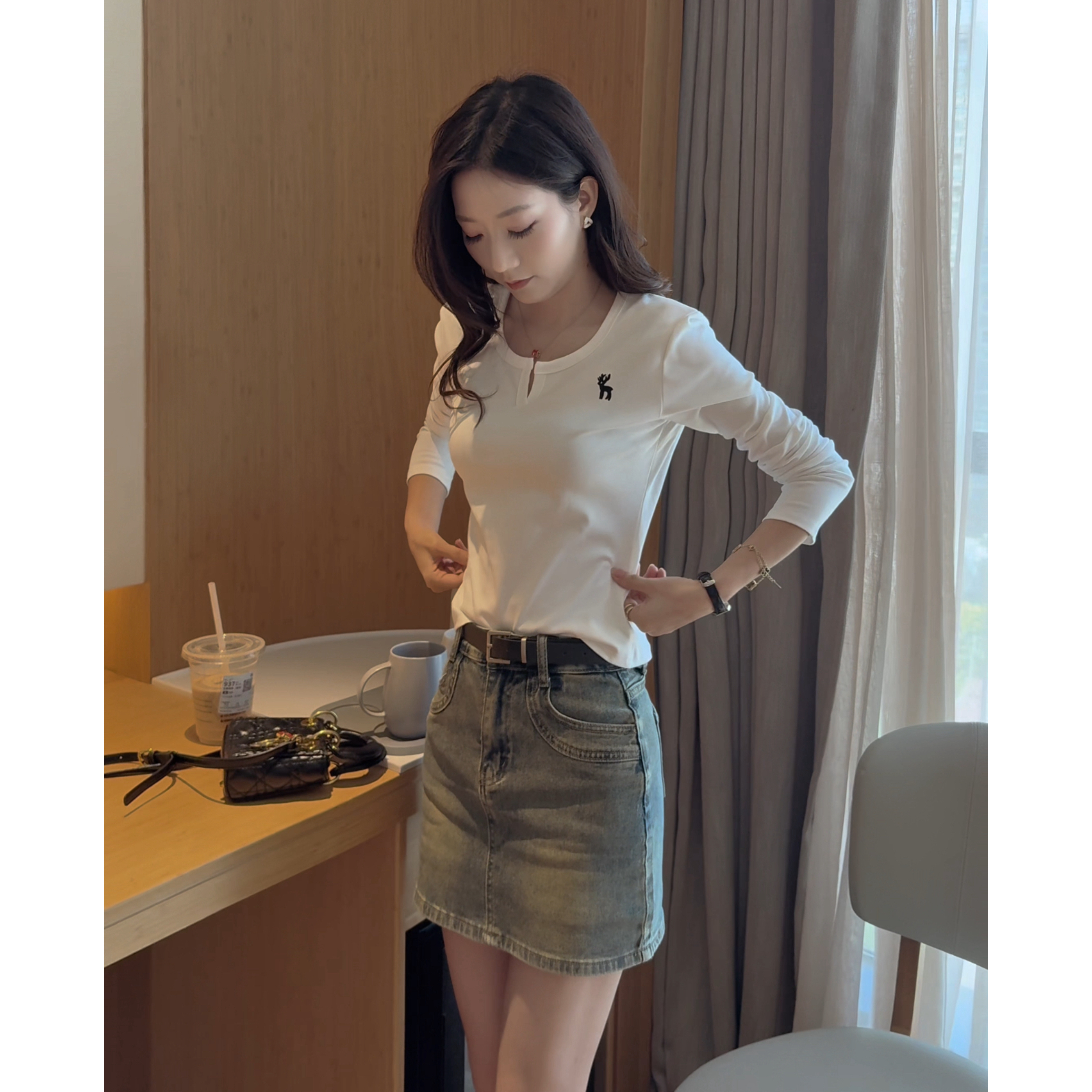 刺绣长袖T恤2025秋季新款修身显瘦短款内搭打底上衣女+高腰牛仔裙