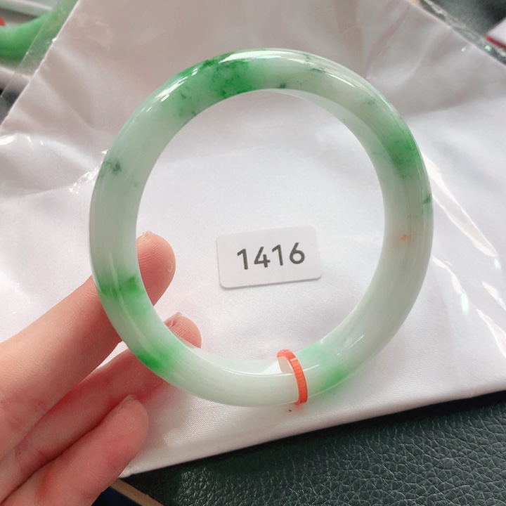 翡翠手镯未镶嵌天然翡翠手镯01