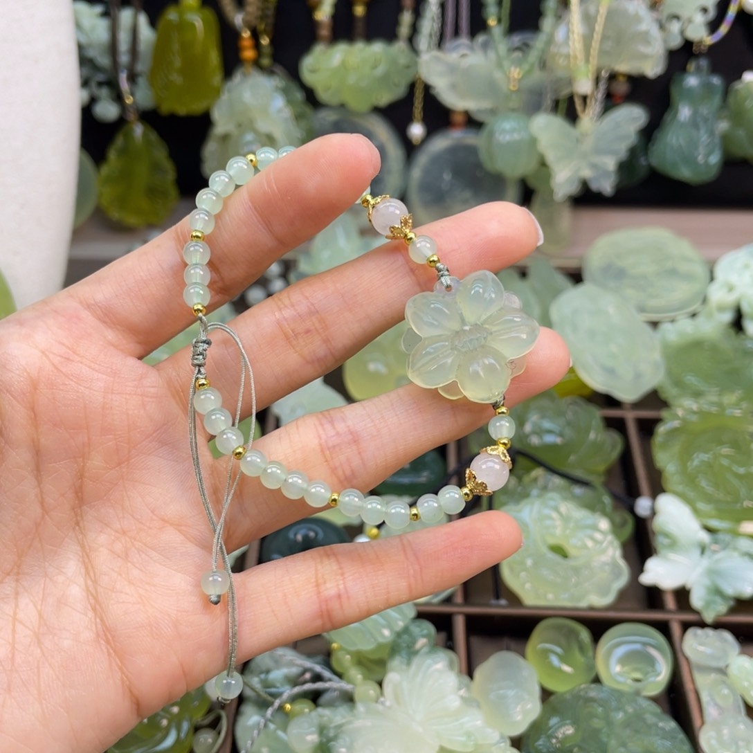 蛇纹石玉未镶嵌颈饰