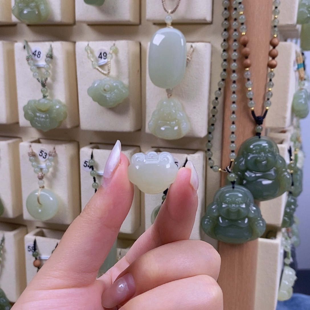 颈饰未镶嵌和田玉