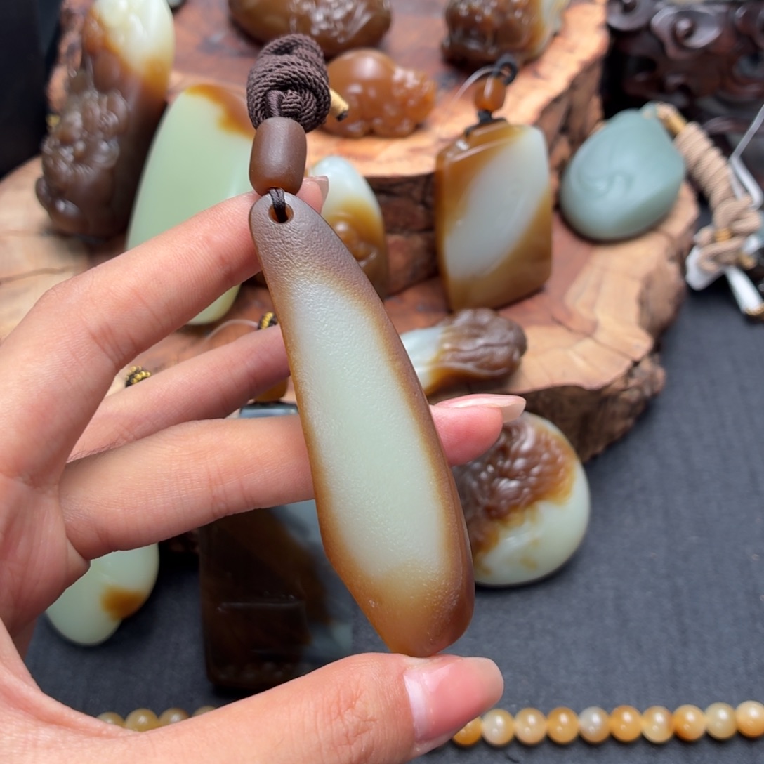 和田玉未镶嵌颈饰