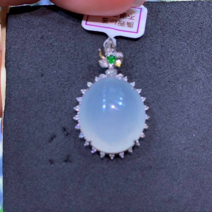 翡翠18K金镶嵌颈饰翡翠