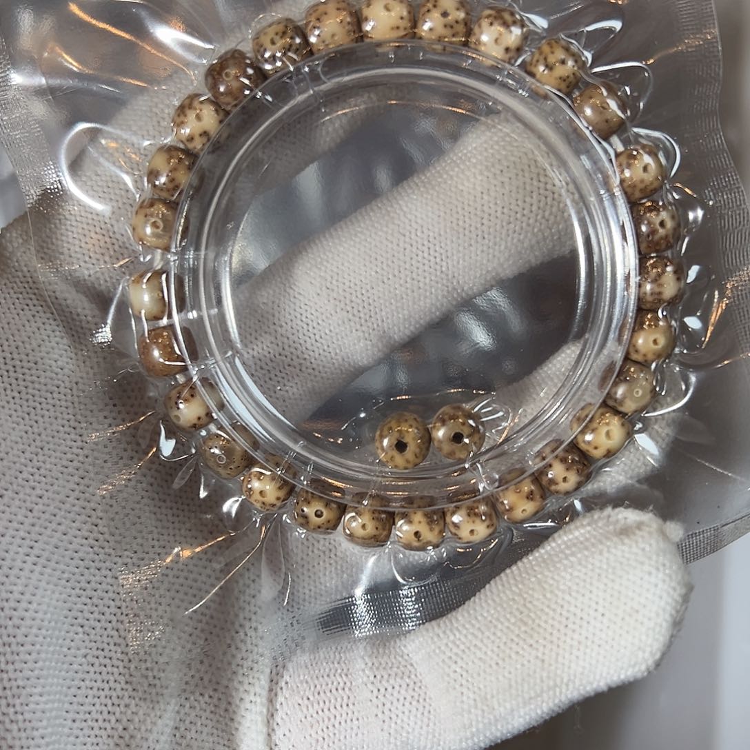 吊坠星月菩提8的有车痕，48