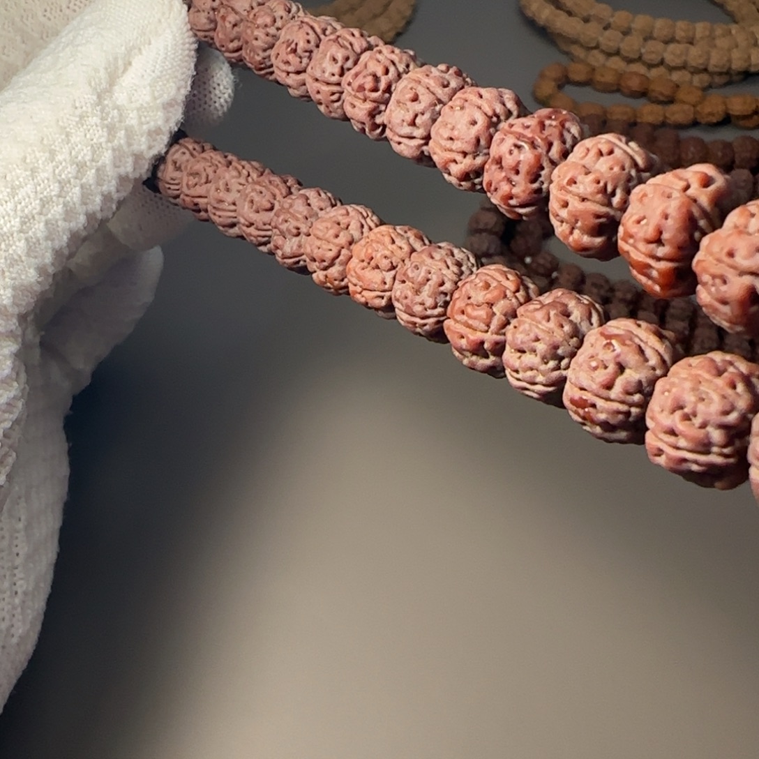 牛***吊坠金刚菩提顶级勿里达老树王手持