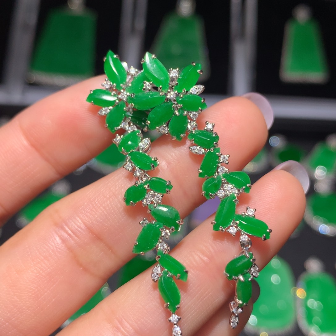 翡翠颈饰18K金镶嵌翡翠