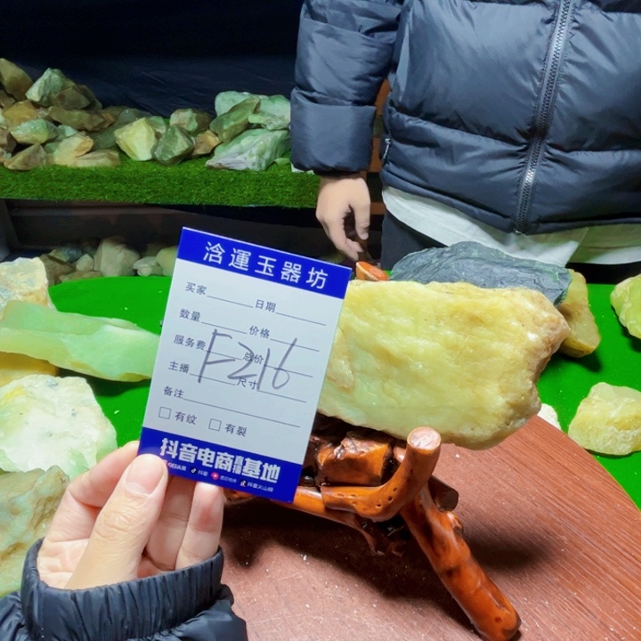 蛇纹石玉未镶嵌纯天然岫玉原石