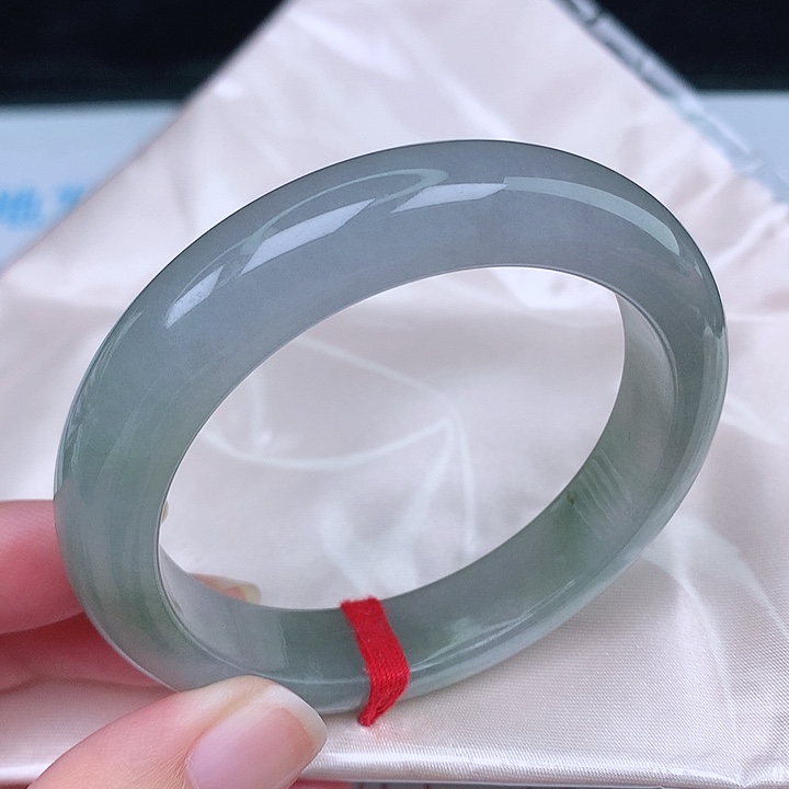 未镶嵌手镯翡翠三****?天然