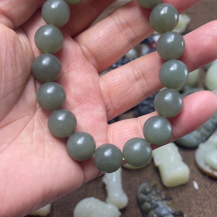 和田玉未镶嵌把件