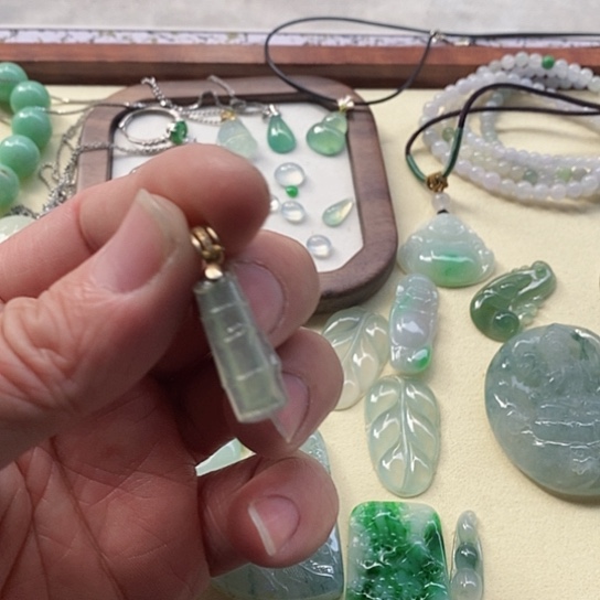 翡翠未镶嵌吊坠(不含链)